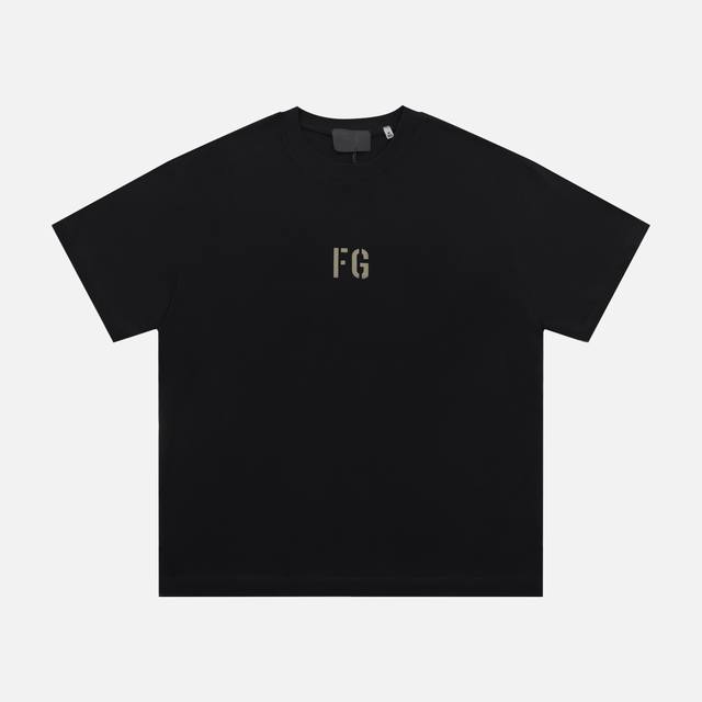 黑色 Fear Of God Fog复线essentials 第七季fg植绒小标字母短袖t恤 原厂面料 克重240G 细节上的设计处理都是精心制作 高品质产品