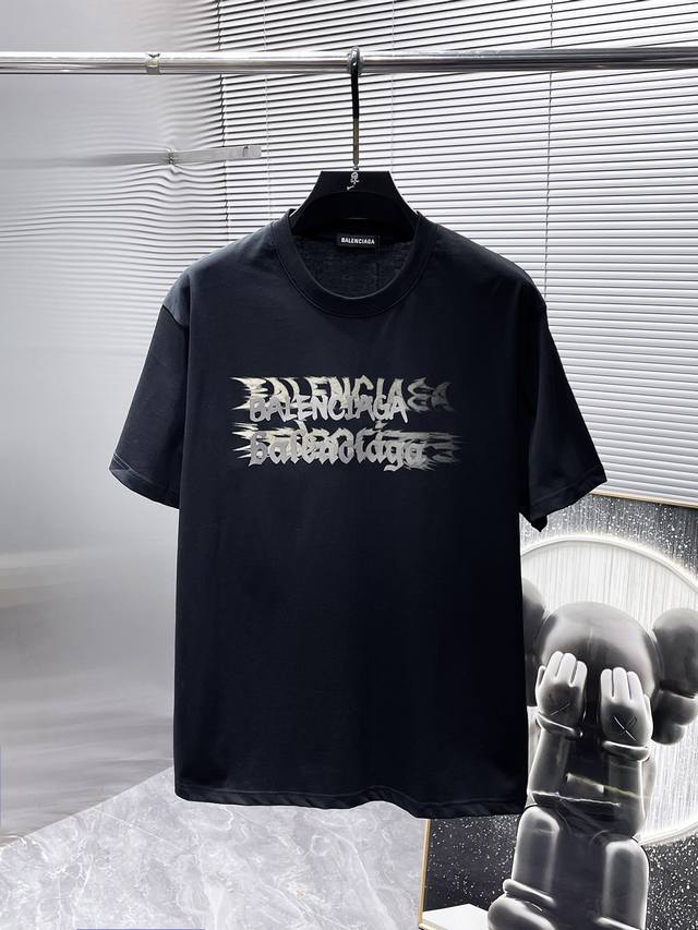 巴黎世家 Balenciaga 2024Ss新款 圆领 短袖 T恤 ，高端版本！专柜定制面料 透气舒适度高，细节无可挑剔，品牌元素设计理念，体现高品质。手感细腻