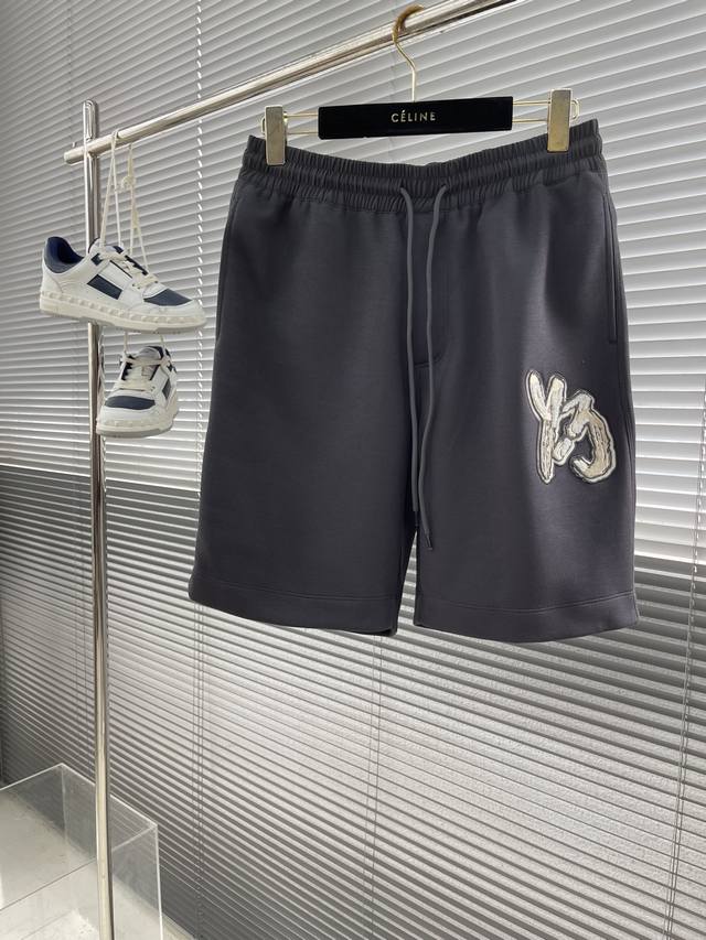 Y-3 2024春夏最新款短裤。顶级品质，原版定制面料，超薄透气干爽。品牌简约大方得体。 码数:S-Xxl