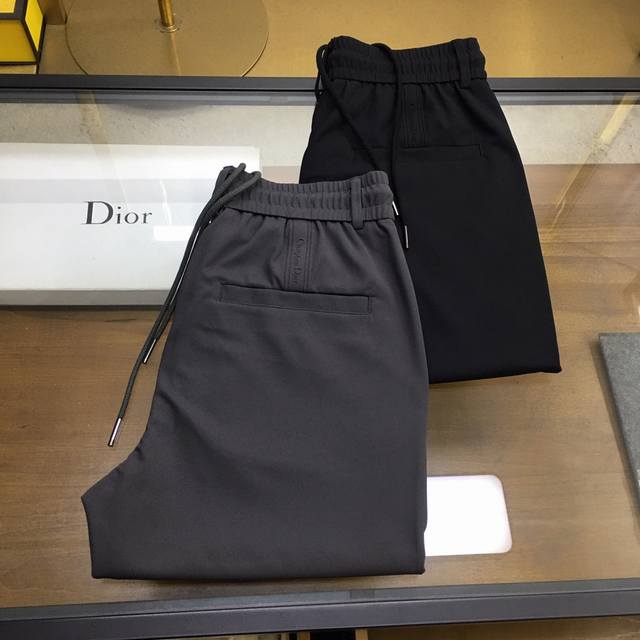 高端货 Dio... 2024春季新款休闲裤！官网同步发售。品牌经典logo休闲裤 ，定制高端顶级面料，舒适度极好，手触感强烈。辨识度极高，完美品相工艺。 尺码
