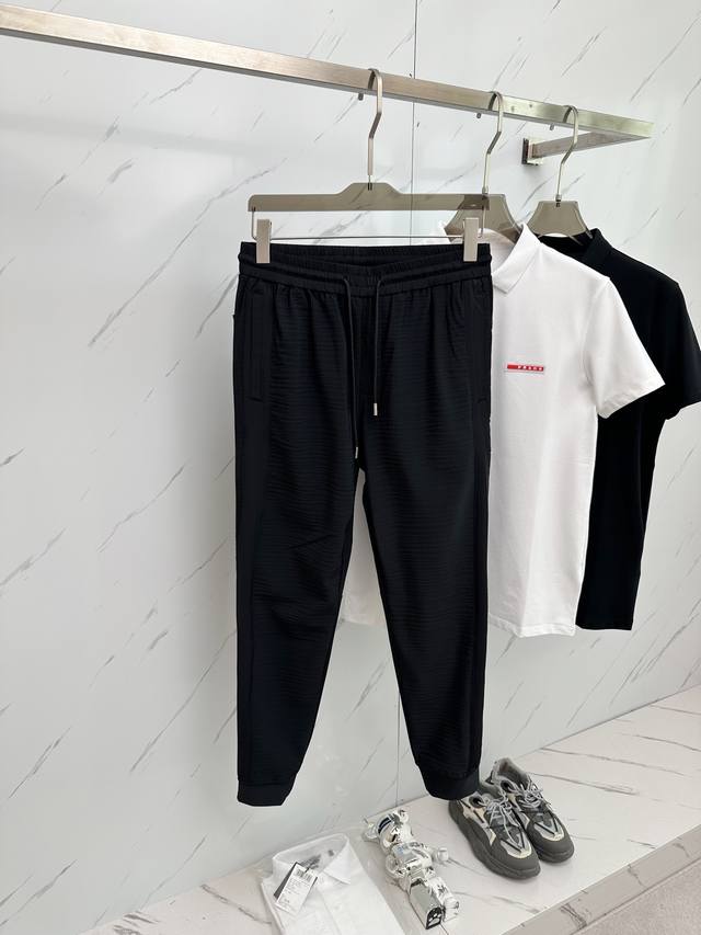 裤子 Polo 2024Ss新款商务休闲套装3件套t恤polo 这款极简主义设计和精美细节于一身。经典的标志性的字母大方气质屹立！如此时尚高级感！双肩拉锁链底小