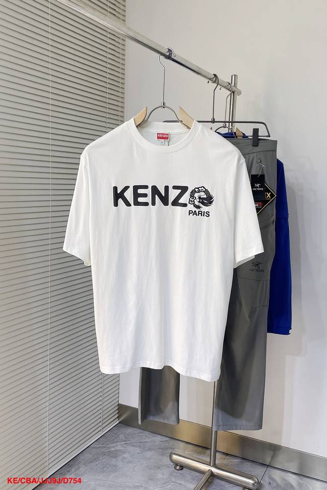 D754 Kekenzo 龙年系列t恤 甄选300克优质精选纯棉面料！打造而成 享受轻松自在的穿着体验有着超强的柔韧舒适性 此款做了双重水洗 手感更佳丝滑 采用